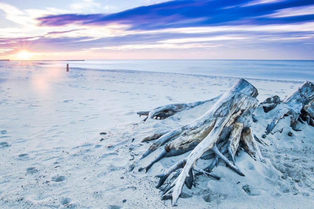 TOP 10 Najładniejsze plaże w Polsce. Sprawdź, gdzie podreptać w piasku nad Bałtykiem 9 plaża w Ustce